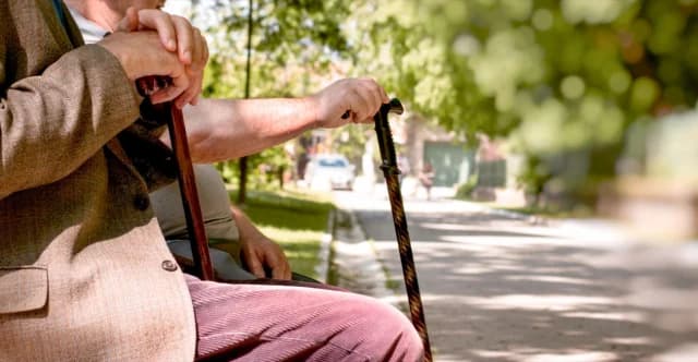 Greece ranks 9th globally in aging population