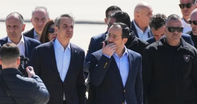 מיצוטאקיס ומקרון בקפריסין לפגישה עם כריסטודולידיס