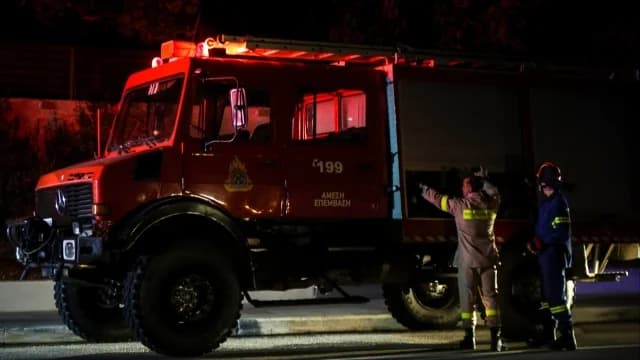 Φωτιά σε καφετέρια στους Αγίους Αναργύρους – Εμπρησμός