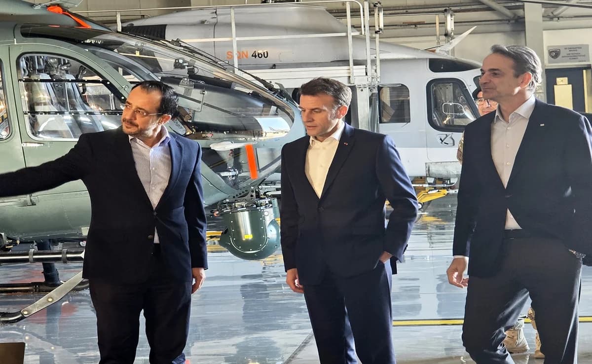 Кипрский флаг на форме пилотов F-16 в Пафосе