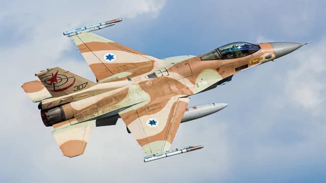 F-16 israelí avistado con bombas JDAM 'rojas': ¿Qué significa?