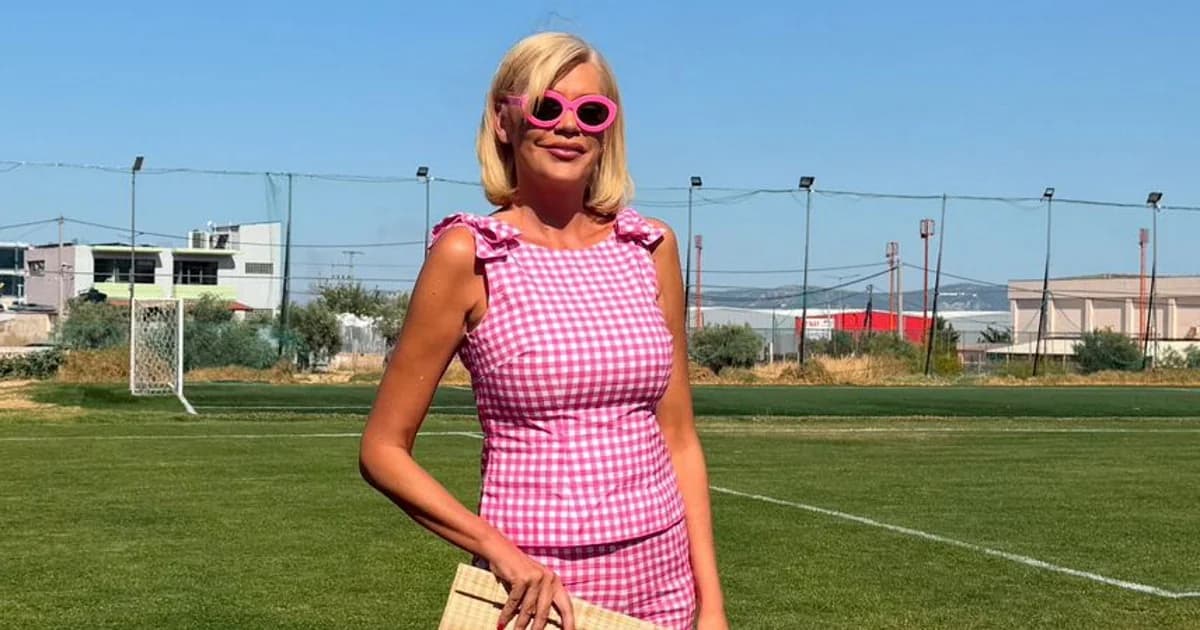 Sasa Stamati moderiert Wohltätigkeitsveranstaltung im Barbie-Stil