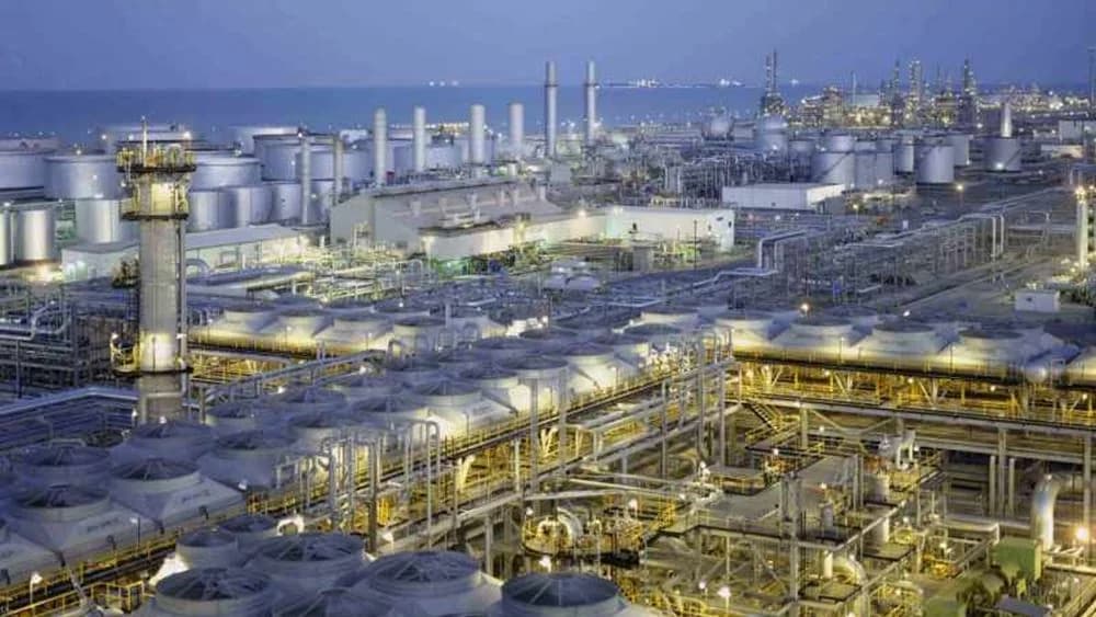 Saudi Aramco: Προειδοποίηση για επιπτώσεις από το Στενό του Ορμούζ