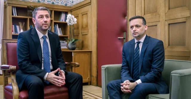 Doukas: Kritik an der Erweiterung von PASOK