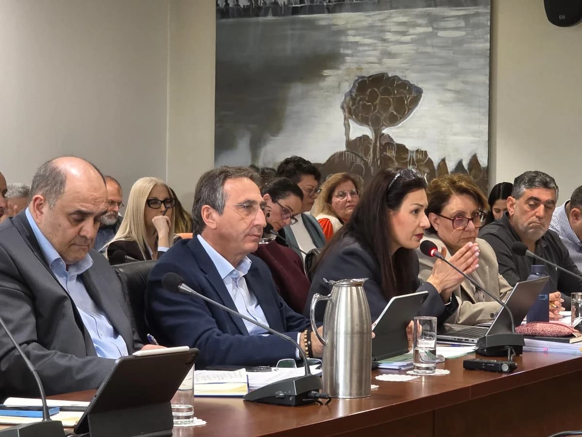 Αφθώδης Πυρετός: Ένταση στη Βουλή για τις Θανατώσεις Ζώων
