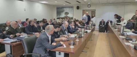 Αντιπαράθεση στη Βουλή για τους εμβολιασμούς αφθώδους πυρετού
