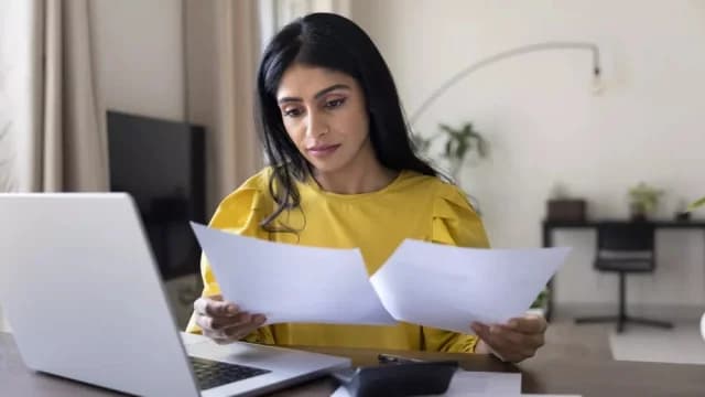 Self-Employed: Problems with Health Insurance Renewal Despite Payments
