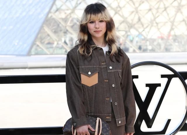Alysa Liu: Εντυπωσιακή εμφάνιση στο show της Louis Vuitton στο Παρίσι