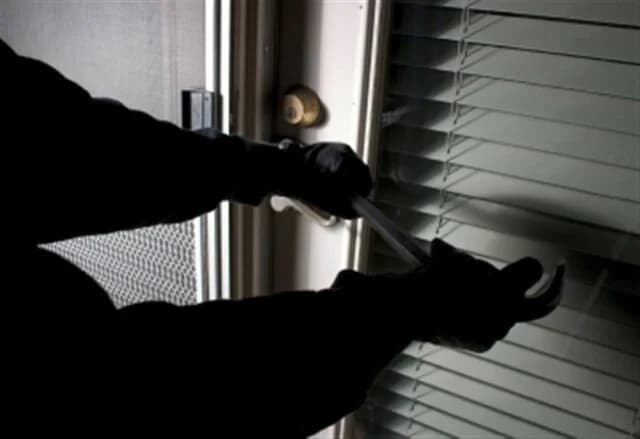 Θεσσαλονίκη: Διαρρήκτης «χτύπησε» 15 σπίτια και έκλεψε 7 αυτοκίνητα