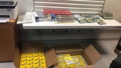 Κατασχέσεις καπνικών προϊόντων στα αεροδρόμια Πάφου και Λάρνακας