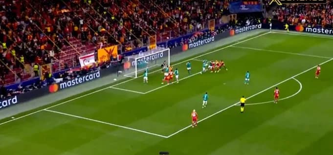 Türkische Provokationen: Flagge des Pseudo-Staates beim Spiel Galatasaray-Liverpool