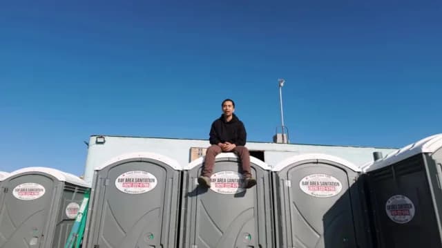 Daniel Tom: Millionär durch Vermietung von mobilen Toiletten