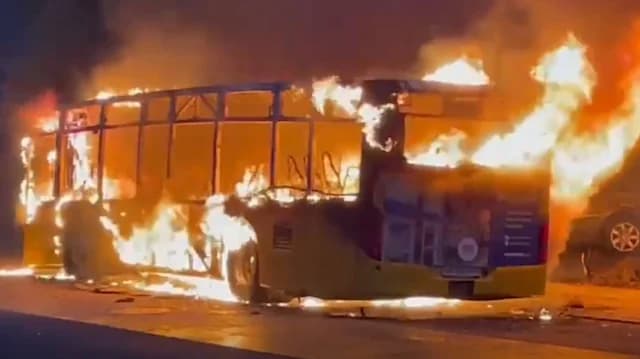 Ελβετία: Έξι νεκροί σε πυρκαγιά λεωφορείου – Αυτοπυρπολήθηκε άτομο;