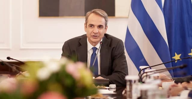 Πλαφόν κέρδους σε ράφια και αντλίες λόγω πολέμου