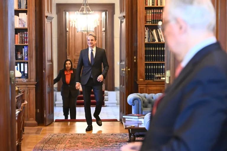 Mitsotakis: Preisobergrenzen für Kraftstoffe und Supermärkte für 3 Monate