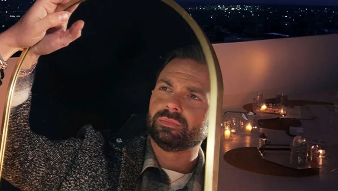 Ηλίας Βρεττός: Ερωτικό medley με φόντο την Αθήνα