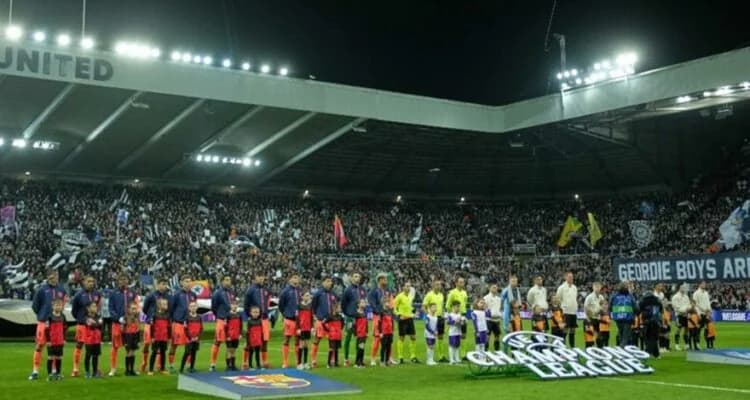 ¡Aficionado del Barcelona Confunde 'St James Park' y Termina en Partido de Tercera División!