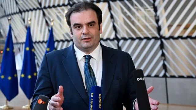 Επιστολή Πιερρακάκη στον Κόστα για την ενίσχυση του ευρώ