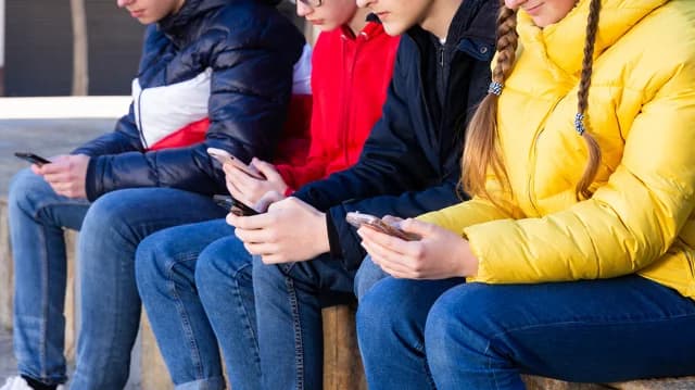 Comité de Bioética pide medidas contra la adicción al juego en adolescentes