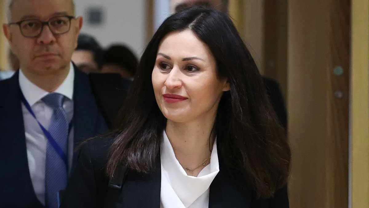 ΔΗΣΥ και ΑΚΕΛ επικρίνουν την Υπουργό Γεωργίας για τον αφθώδη πυρετό