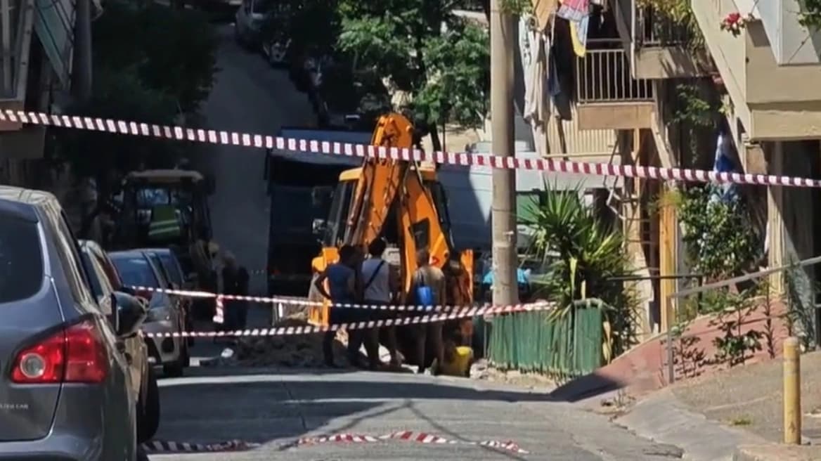 Gyzi: Amfeias Street Closed Due to EYDAP Water Pipe Burst