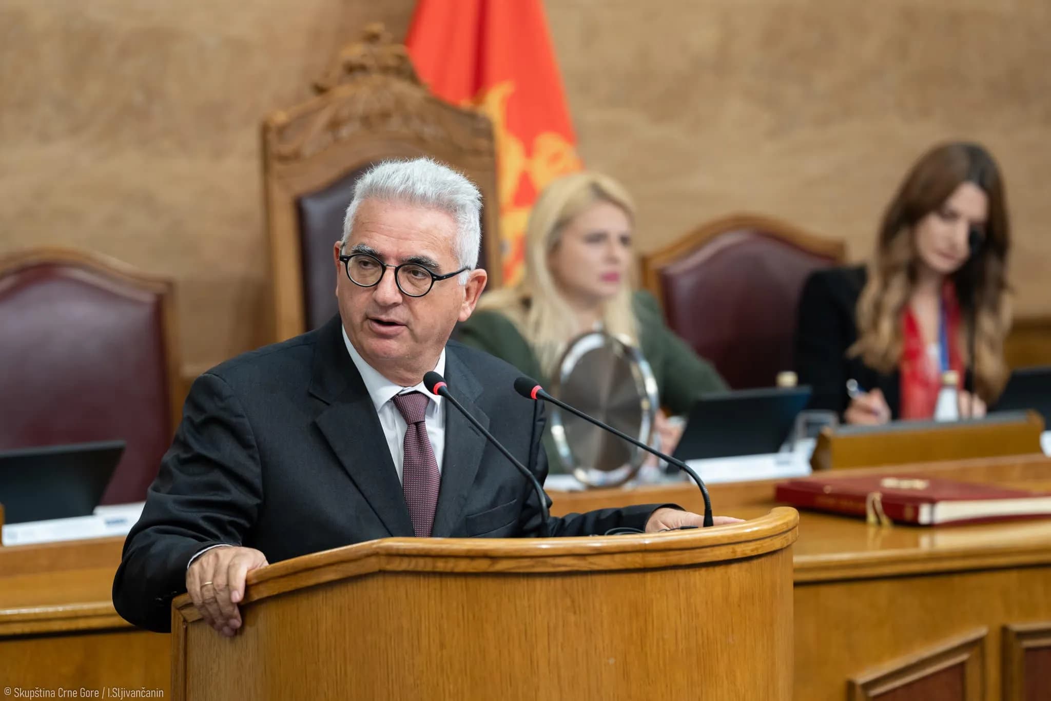 Hatzigiannis pide dimisiones de ministros tras incendio mortal