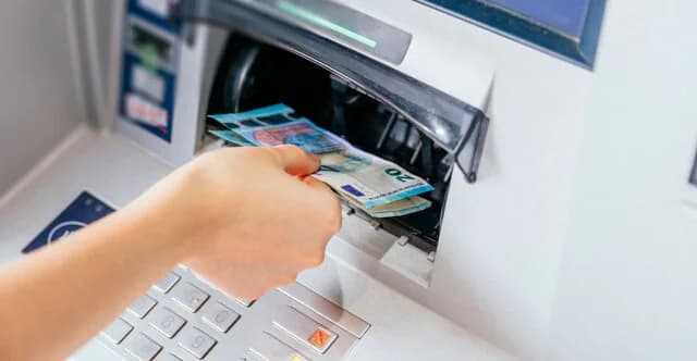 Κατερίνη: Ελεύθερος με όρους 16χρονος για «κλώνους» καρτών