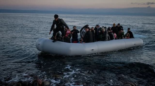 Rhodos: 36 Migranten gerettet, 2 Schleuser verhaftet